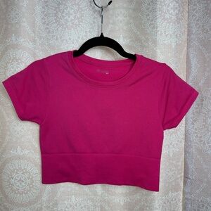 OFFLINE by Aeria Sidewalk Seamless Cropped T-Shirt Size Small